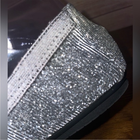 Yuu Ballet flats slip on shimmery silver platinum size 6.5 casual shoes - Picture 5 of 11